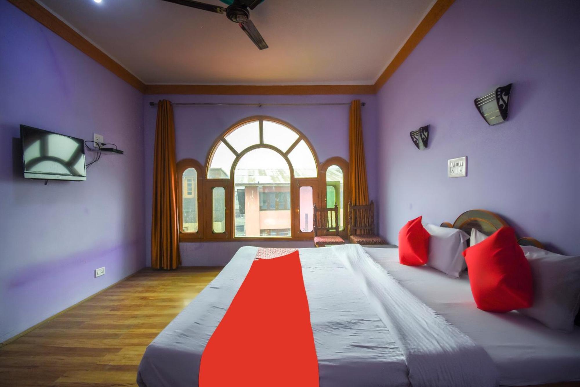 โอโย 66476 โฮเทล นิว ดิไวน์ แคชเมียร์ Hotel Durgjan ภายนอก รูปภาพ
