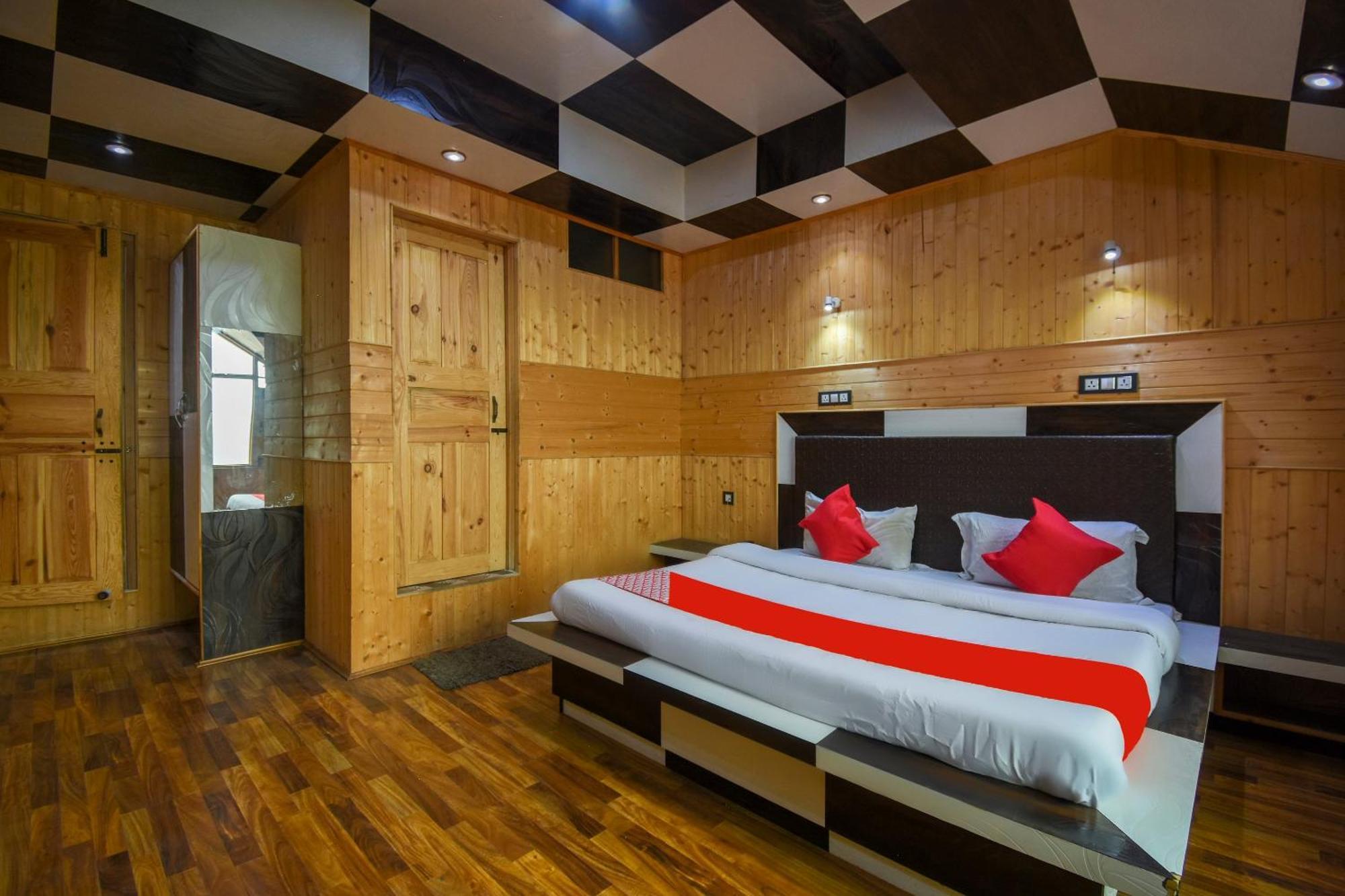 โอโย 66476 โฮเทล นิว ดิไวน์ แคชเมียร์ Hotel Durgjan ภายนอก รูปภาพ