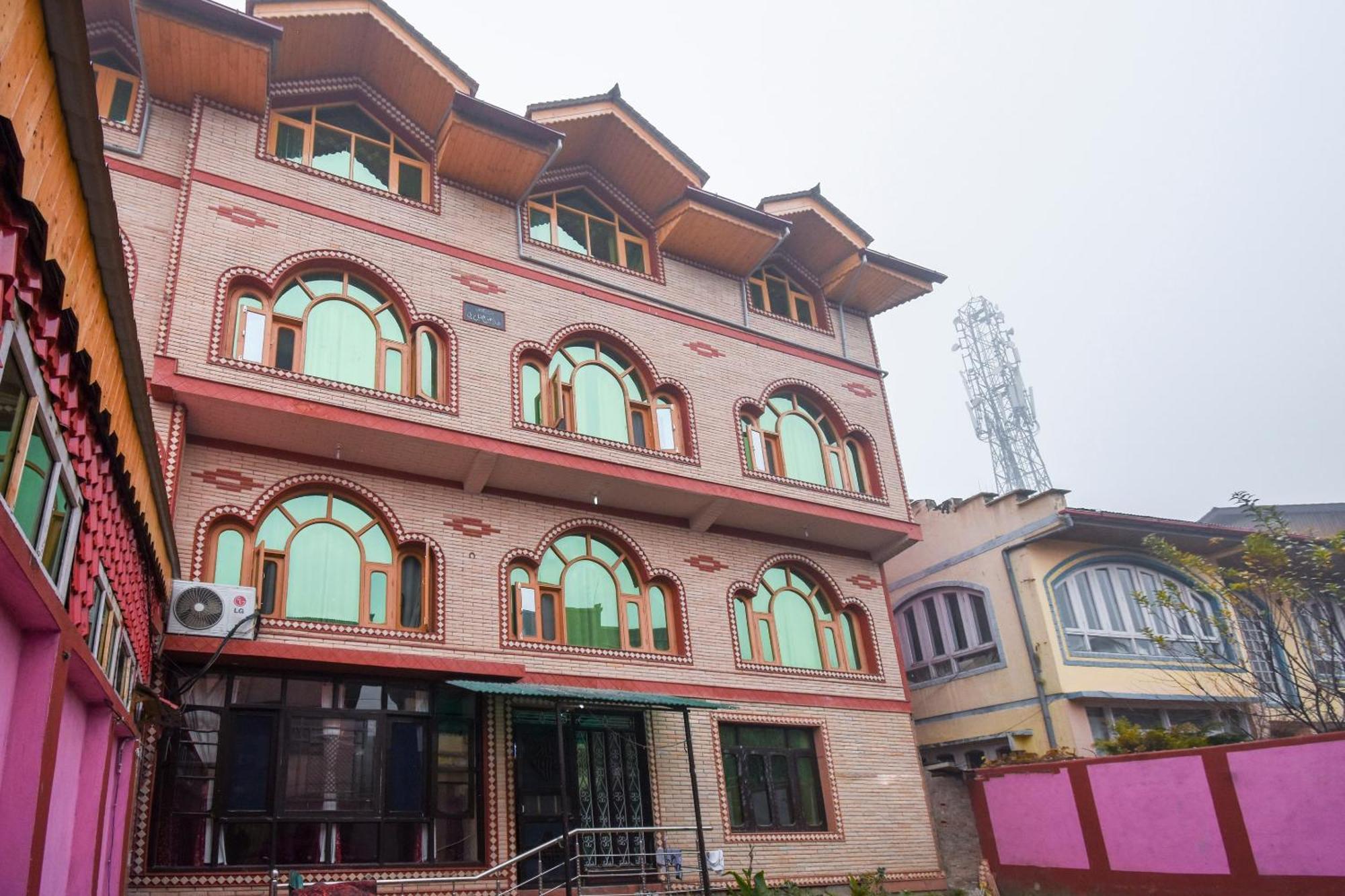 โอโย 66476 โฮเทล นิว ดิไวน์ แคชเมียร์ Hotel Durgjan ภายนอก รูปภาพ